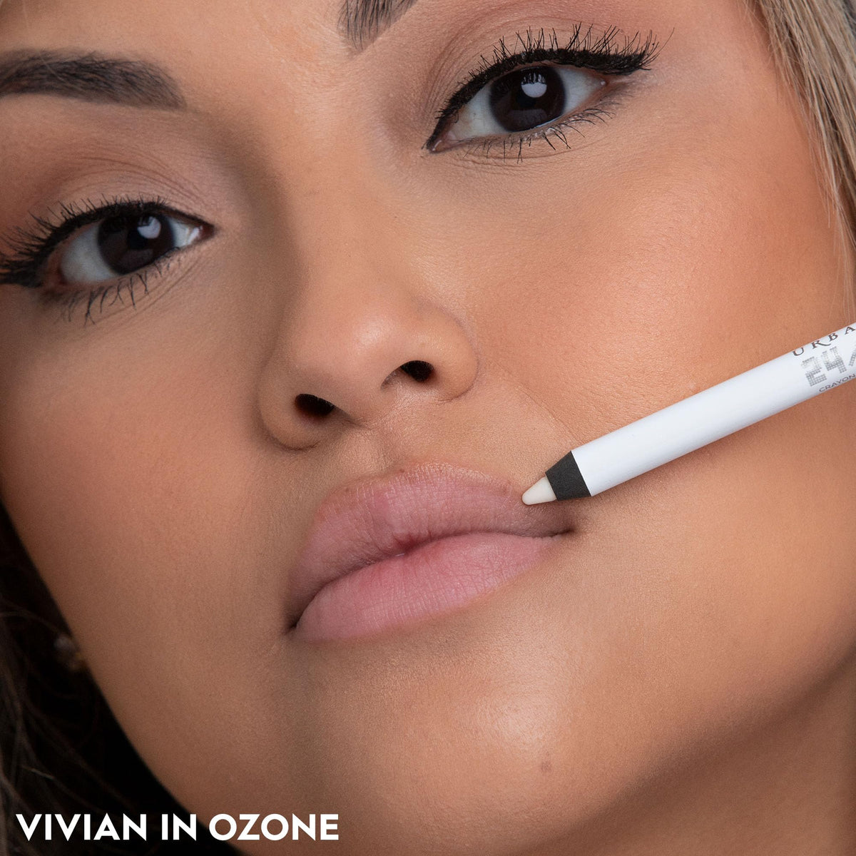 URBAN DECAY 24/7 Glide-On Lip Pencil Ozone close-up highlights long-wear