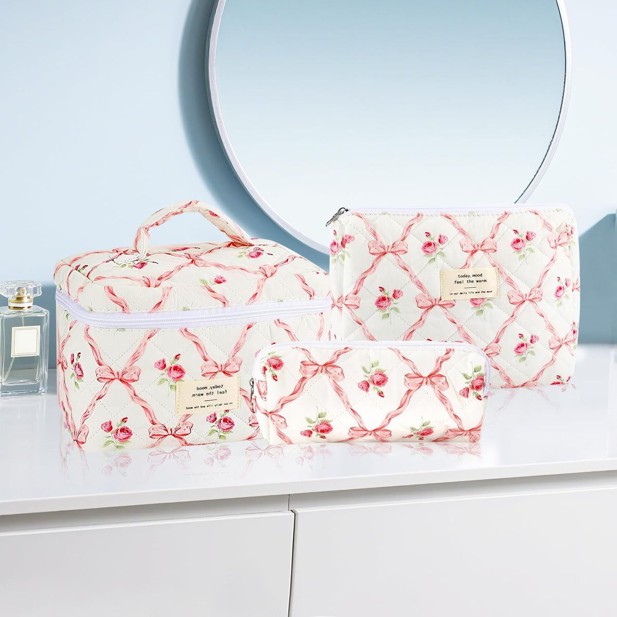 URSKYTOUS travel-friendly cosmetic organizer, a stylish gift option.