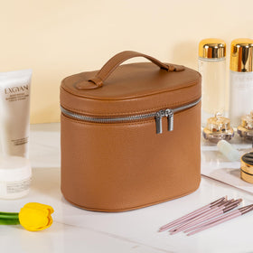 UUYUUY makeup bag makes a thoughtful gift for organized shoppers