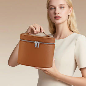 UUYUUY makeup bag interior dividers demonstrate customizable organization for cosmetics and tools