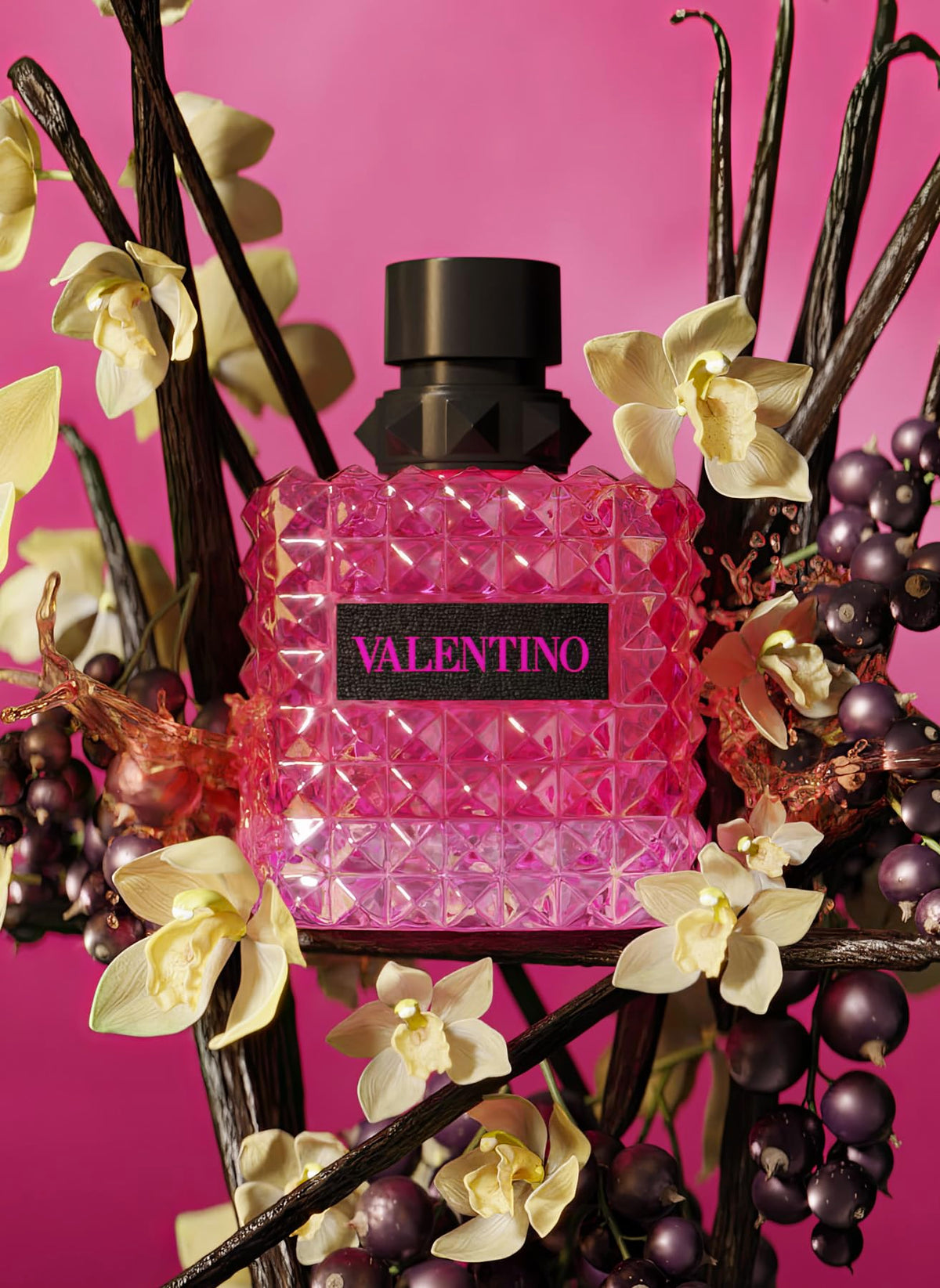 Valentino Donna Born In Roma Extradose spray mist captures the fragrance's lively warmth for daily wear.