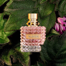 Valentino Donna EDP base notes with patchouli, leather, and vanilla hint lasting warmth.