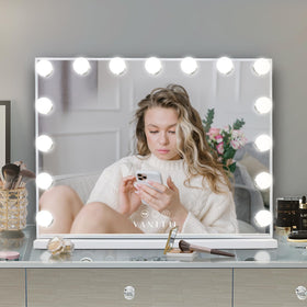 VANITII GLOBAL mirror demonstrates wall-mount or tabletop versatility