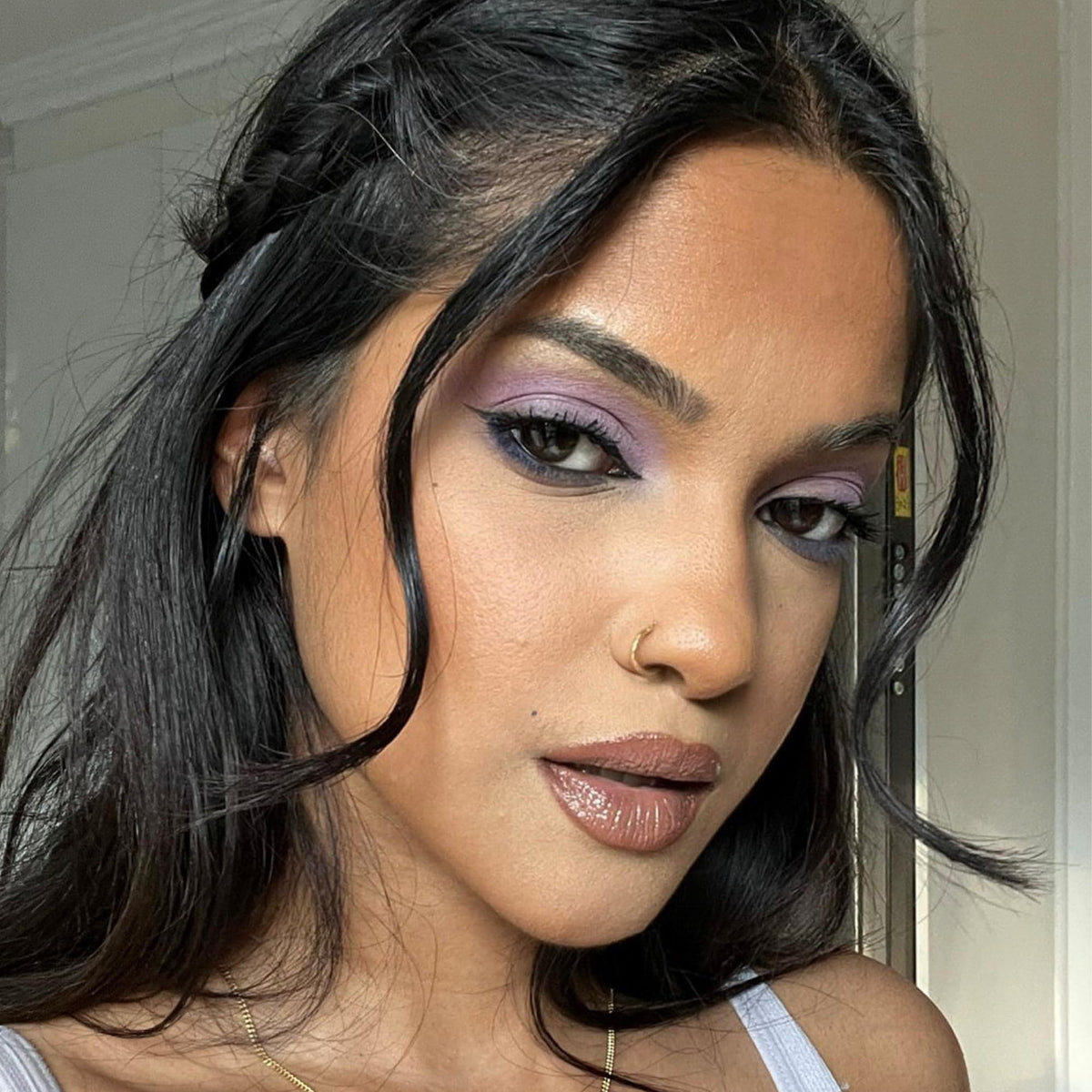 VASANTI Kajal Waterline Violet Rays velvet-matte finish on the waterline for lasting wear.