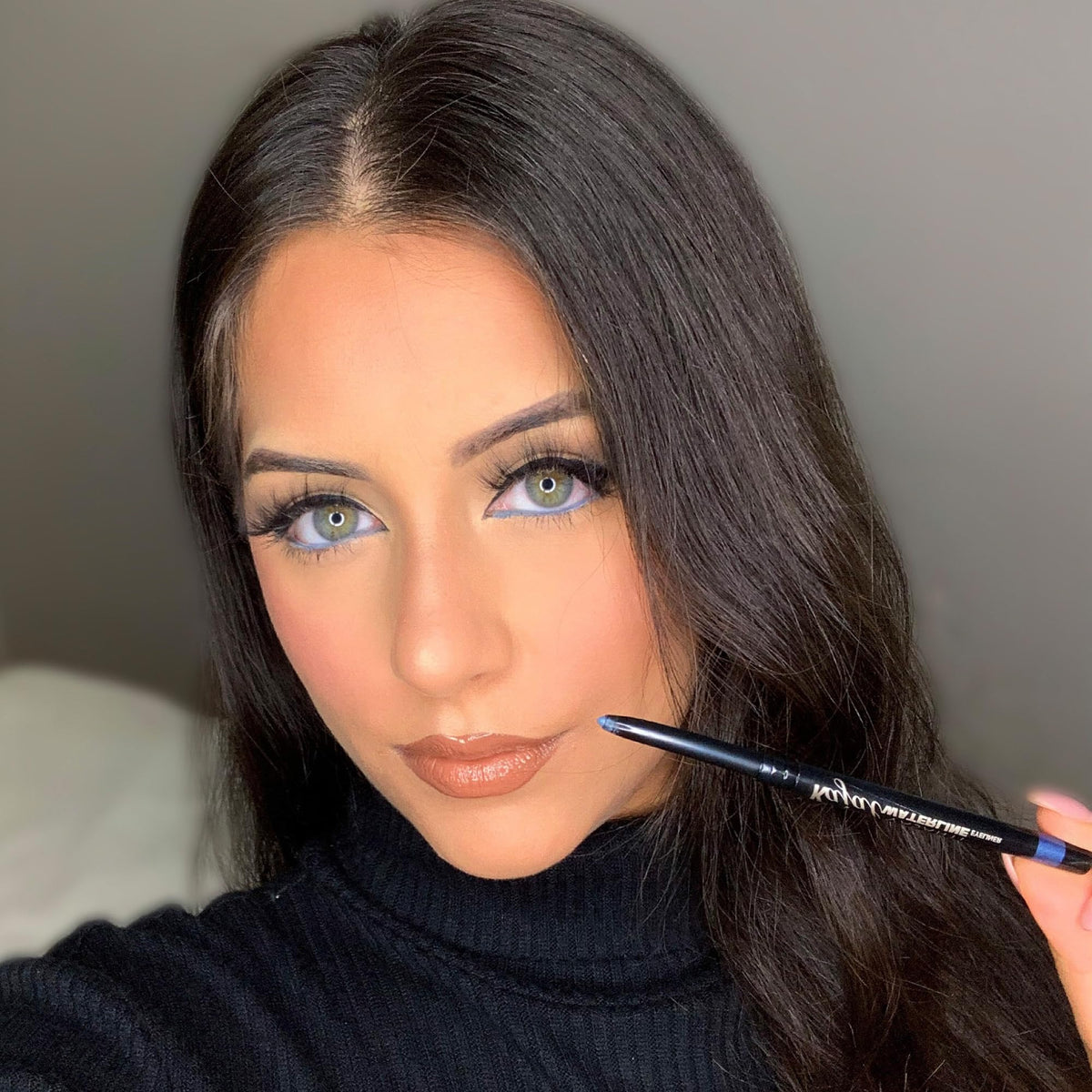 VASANTI Kajal Waterline Ice Blue eye swatch showing bright, blue shade.