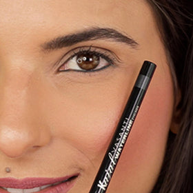 VASANTI Kajal Waterline wear test shows smudge-proof performance.
