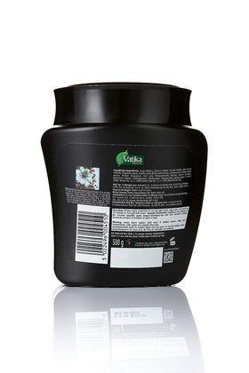 Vatika Naturals Hot Oil Hair Mask jar showing multivitamins for stronger strands.