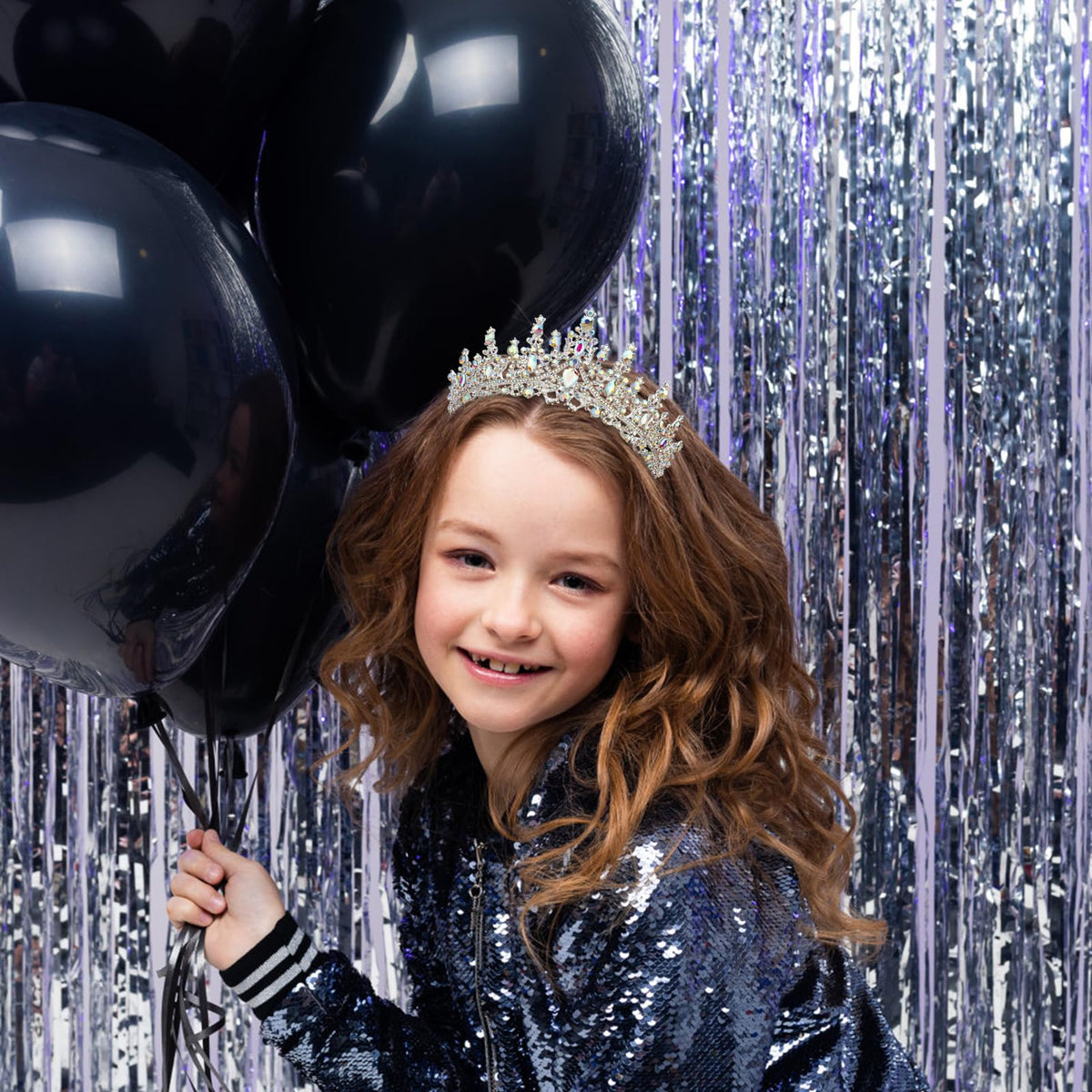 VELSCRUN party prop crown serves as a charming photo prop.