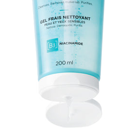 Vichy Pureté Thermale for sensitive skin safety close-up with eyes-safe formula