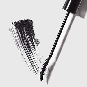 Victoria Beckham Future Lash micro-bristle brush detail for precise lash separation.