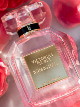 Victoria's Secret Bombshell Fine Fragrance Lotion 250 ml for lasting softness.