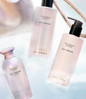 Victoria's Secret Day Dream iridescent lily note detail
