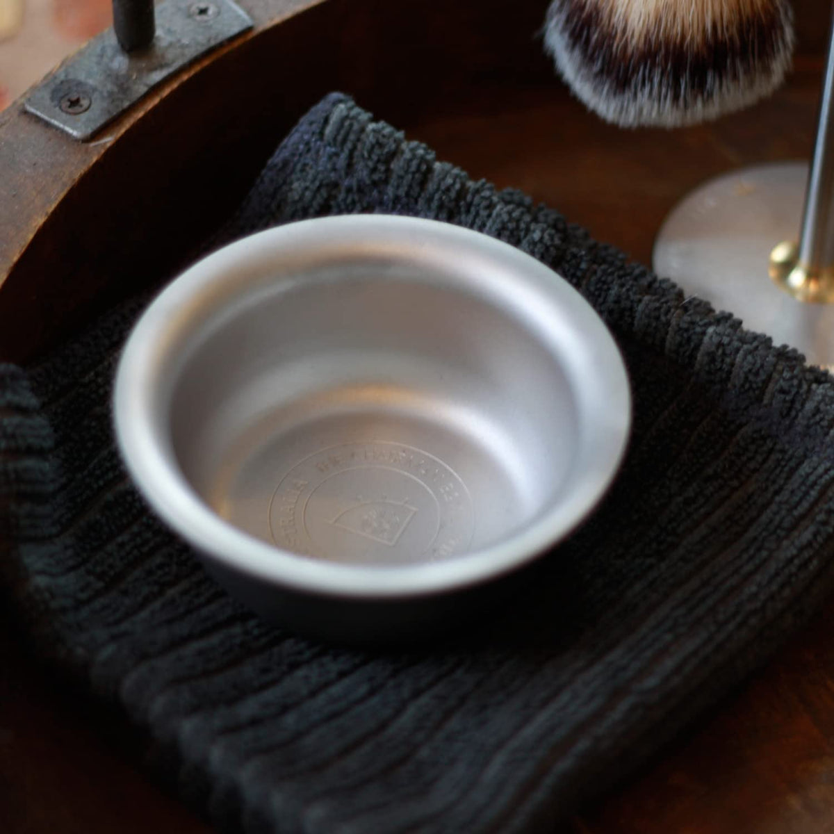 Lather demonstration using Vikings Blade bowl producing thick foam