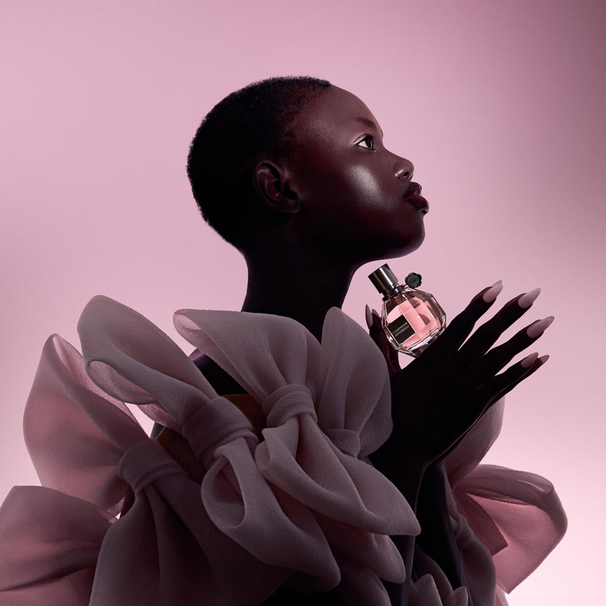 Viktor&Rolf Flowerbomb EDP label detail reveals craftsmanship.