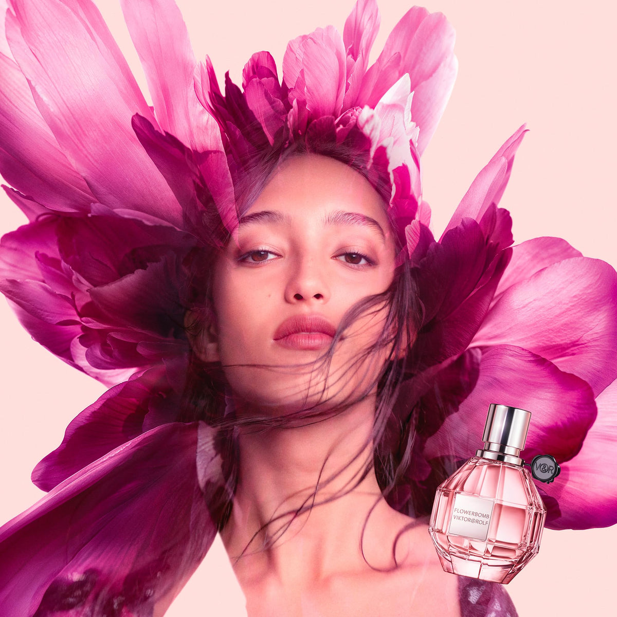 Viktor&Rolf Flowerbomb EDP packaging box, compact for gifting.