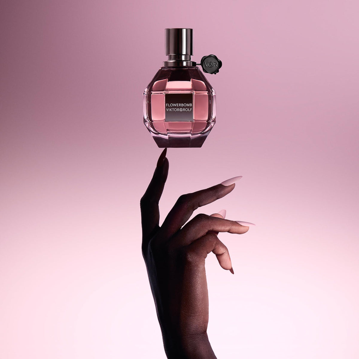 Viktor&Rolf Flowerbomb EDP spray action demonstrates easy application.