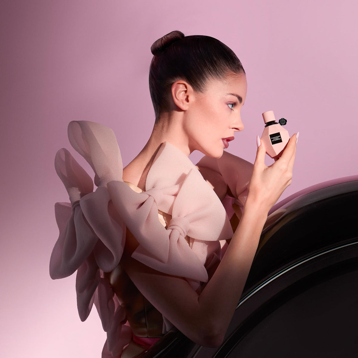 Viktor&Rolf Flowerbomb Extreme application-tips demonstrates targeted scent spots strategy.