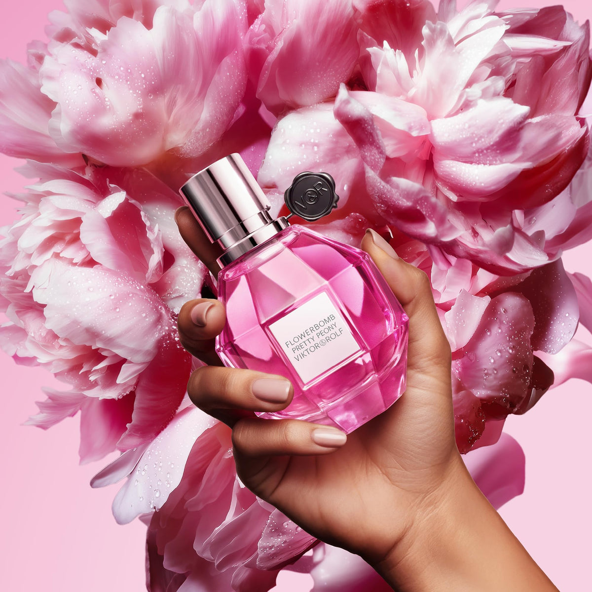 Viktor&Rolf Flowerbomb Pretty Peony box display evoking spring allure.
