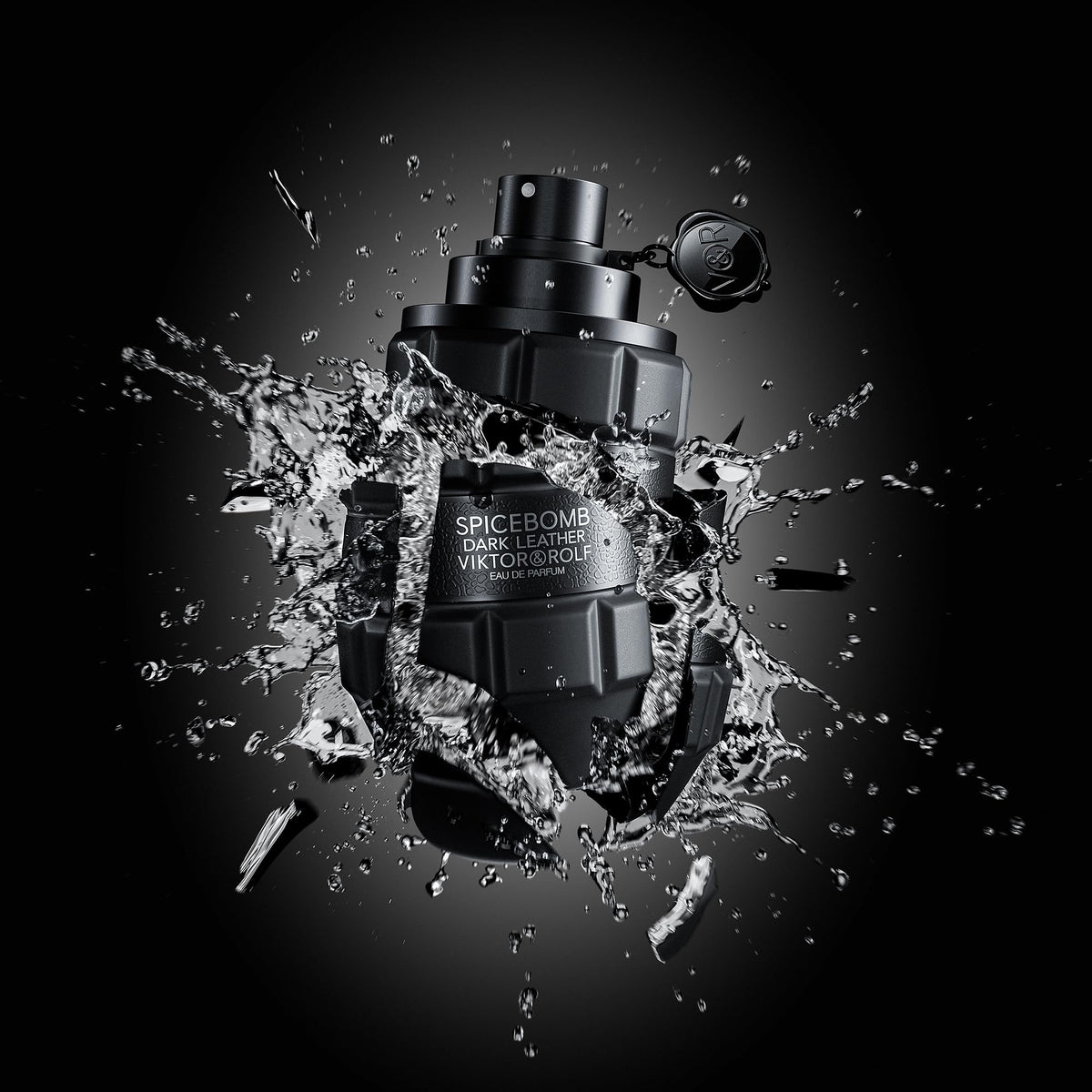 Viktor&Rolf Spicebomb Dark Leather box packaging emphasizes masculine allure and gift-ready appeal.