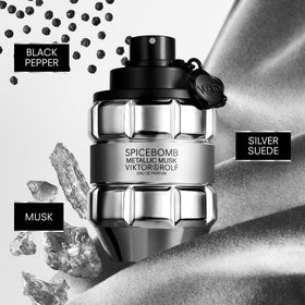 Viktor&Rolf Spicebomb Metallic Musk spray action for even application