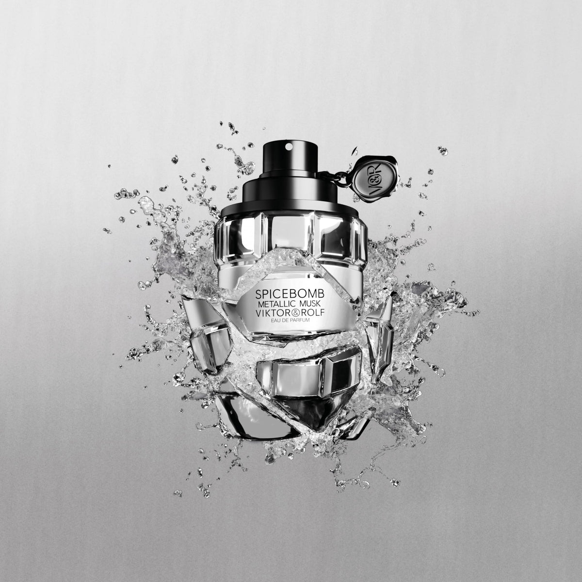 Viktor&Rolf Spicebomb Metallic Musk texture close-up signaling luxury and warmth