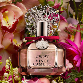 Vince Camuto Amore top notes close-up highlighting citrus and fruit opening.