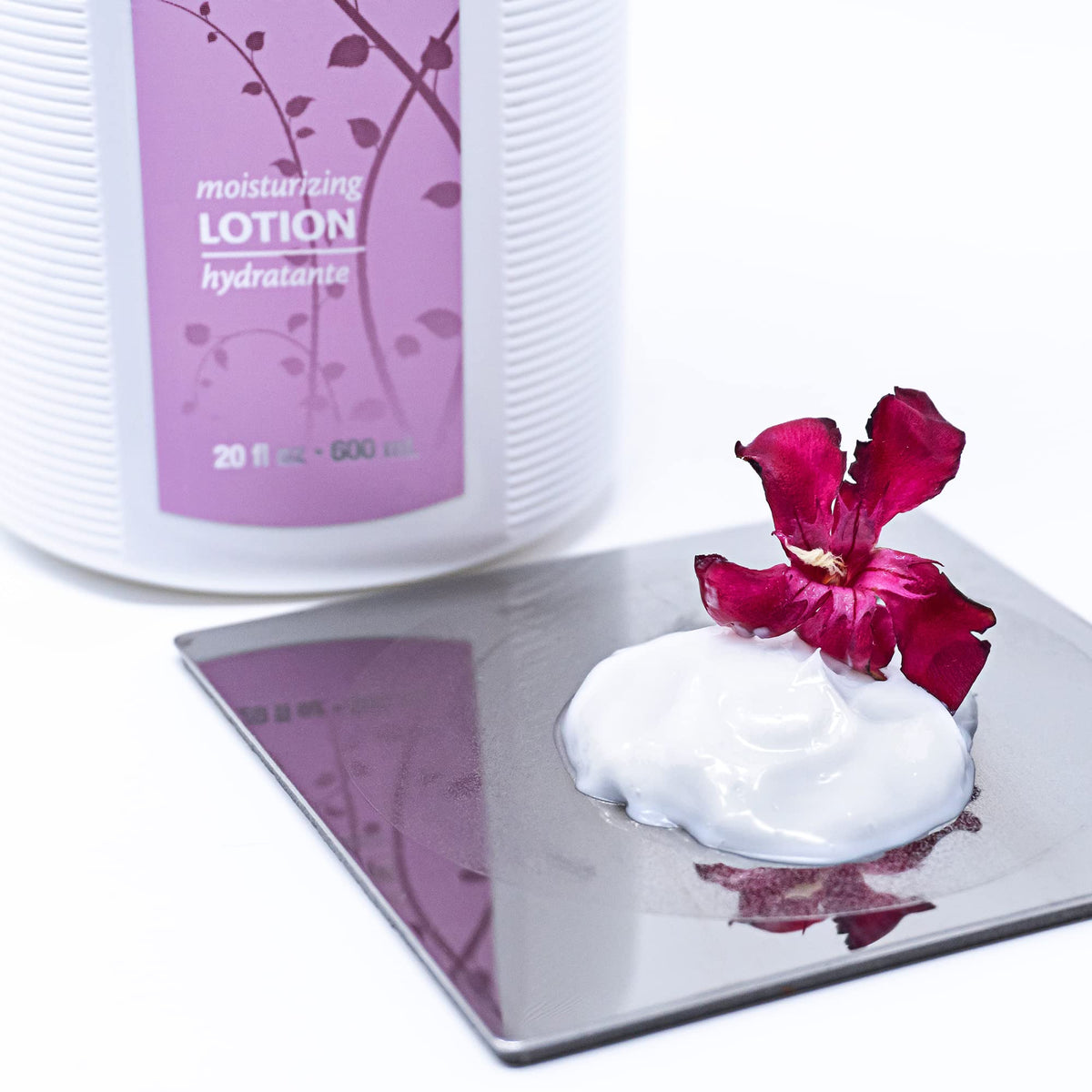 Vitabath Plus creamy texture close-up highlighting non-greasy absorption.