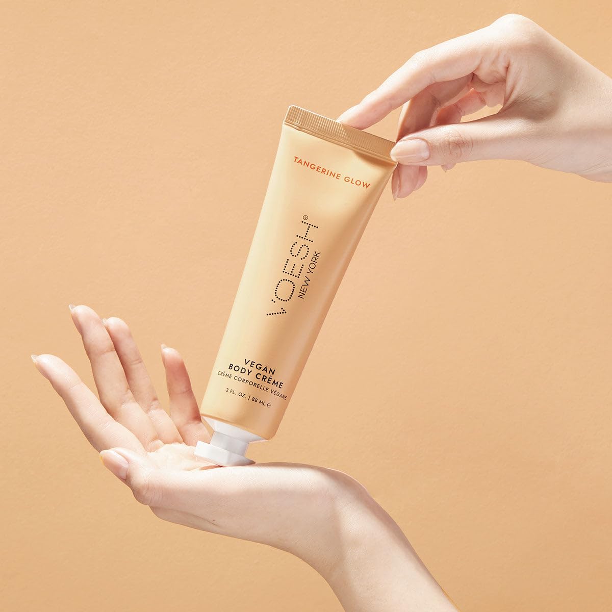 VOESH Tangerine Glow cream smooths skin with energizing citrus aroma.