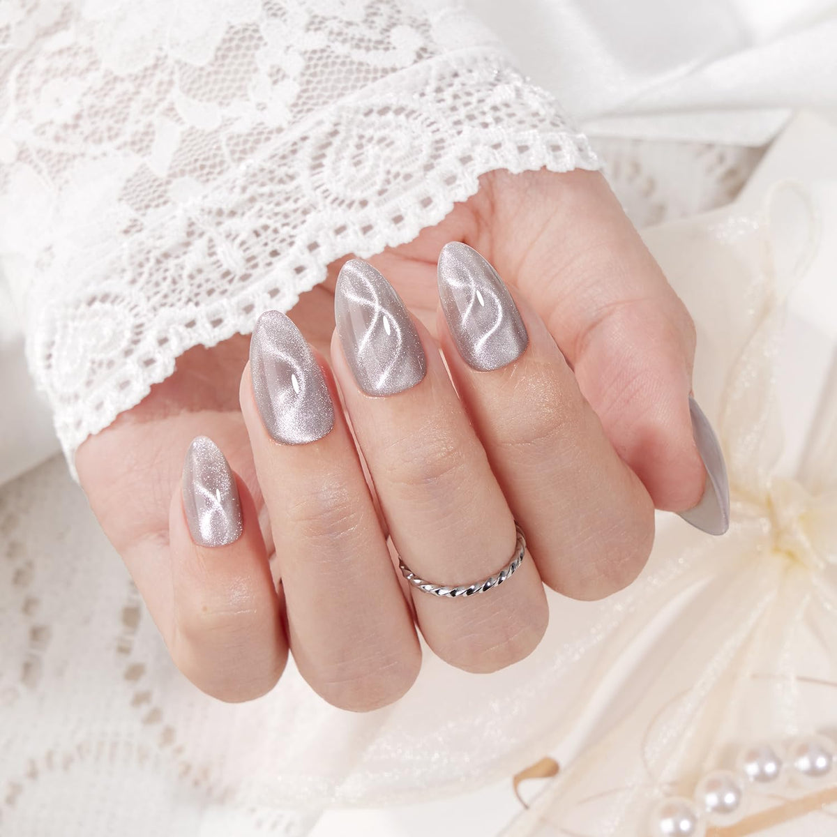 VSALON salon-gloss finish nails deliver a mirror-like shine.