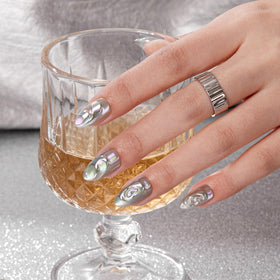 VSALON cuticle oil nourishes natural nails during wear.