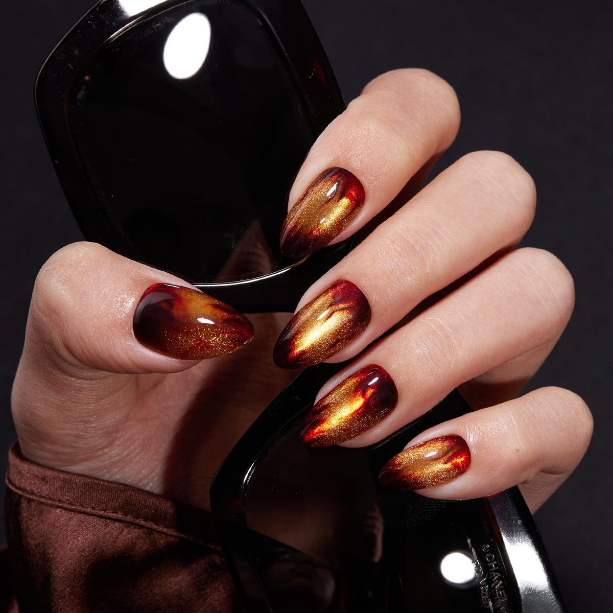 VSALON short almond nails with flame design for bold daily style.
