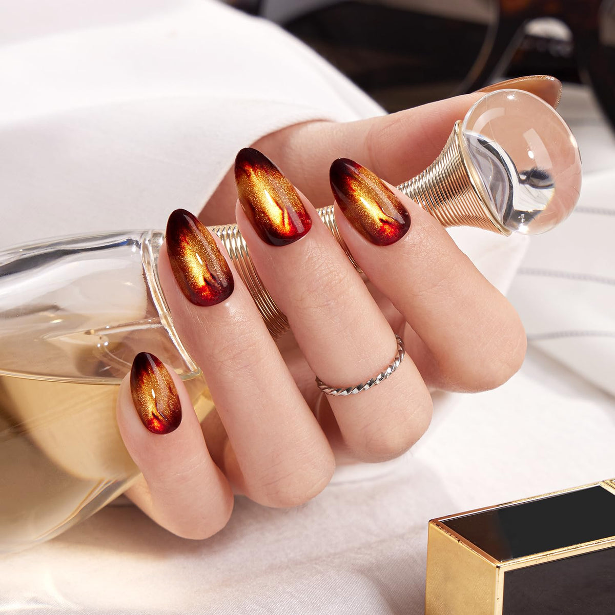 VSALON short almond nails with golden cat-eye glitter for a luxe salon look at home.