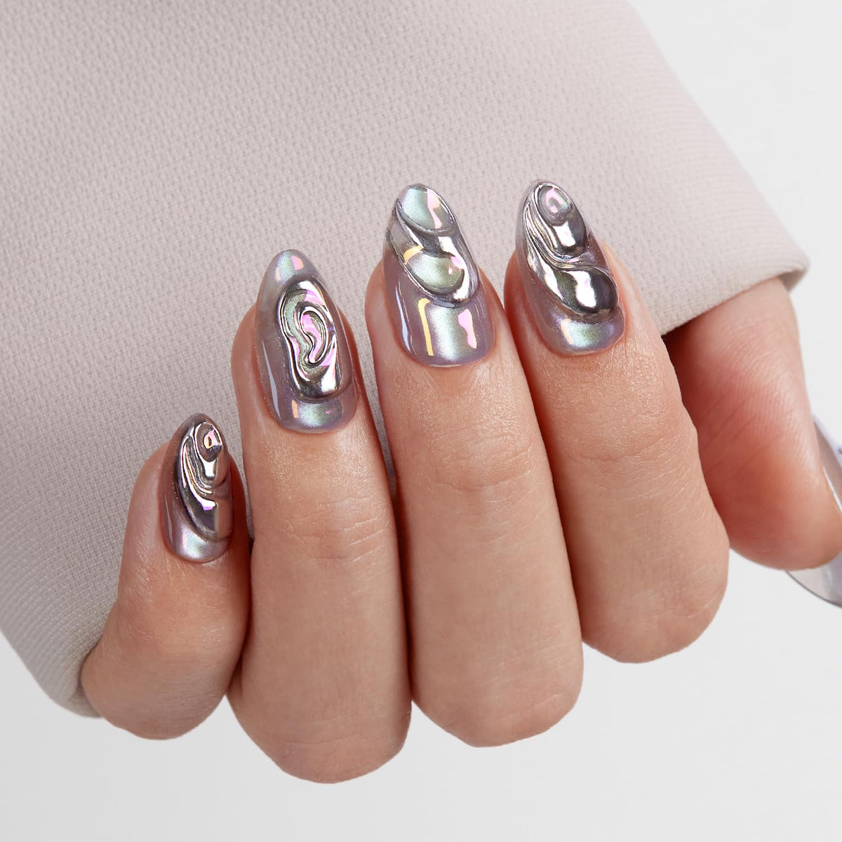 VSALON nail glue delivers strong hold for lasting manicure.