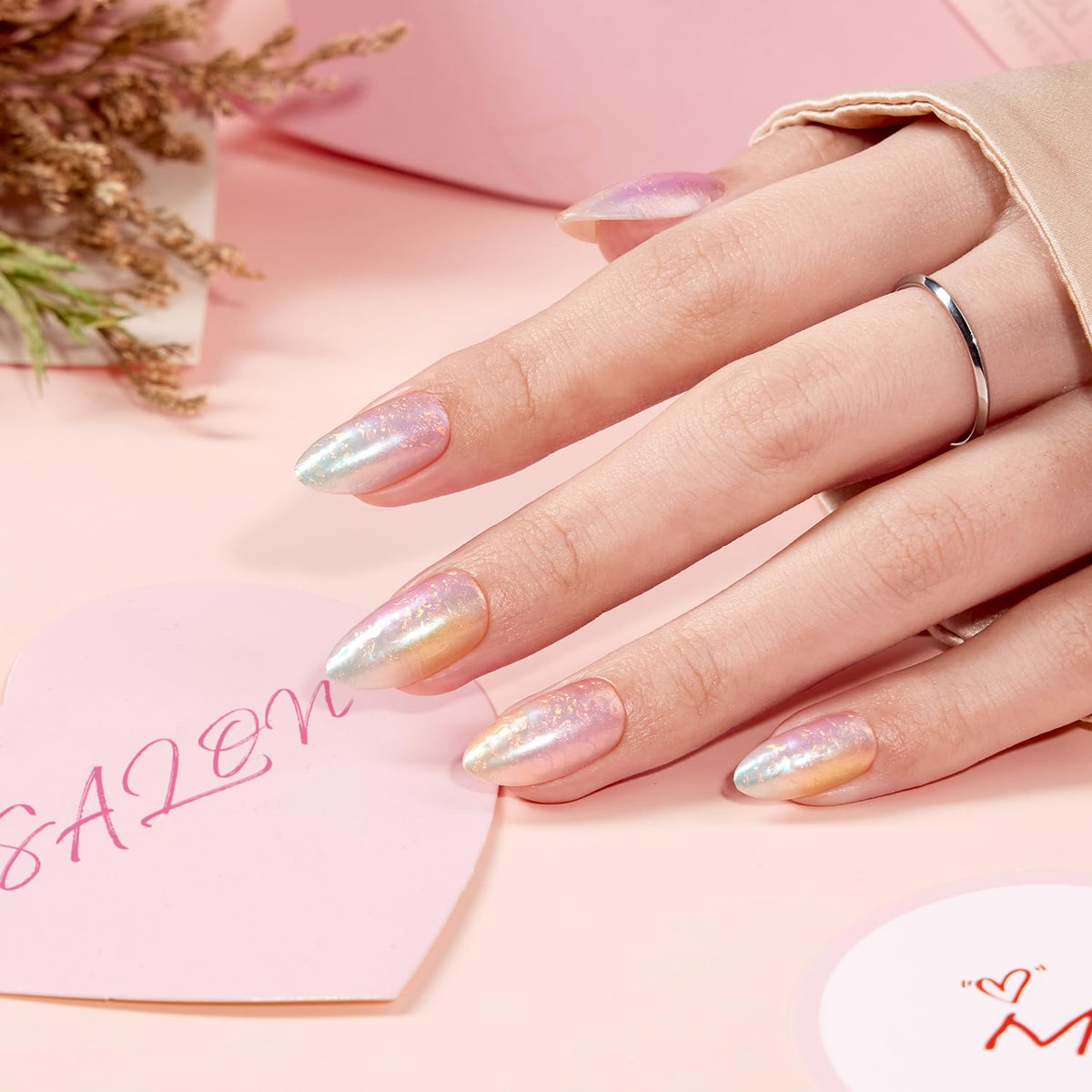 VSALON Short almond nails with 16 sizes ensure a precise, natural-looking fit