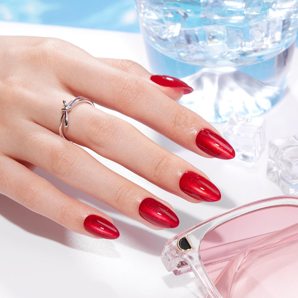 VSALON glossy finish mimics a salon manicure