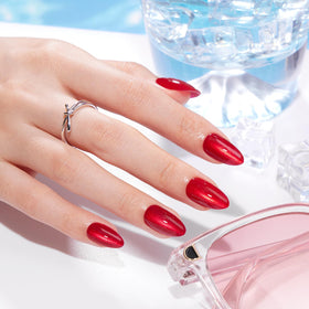 VSALON glossy finish mimics a salon manicure