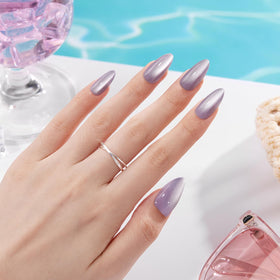 VSALON VE glue bottle provides strong hold for longer wear without mess.