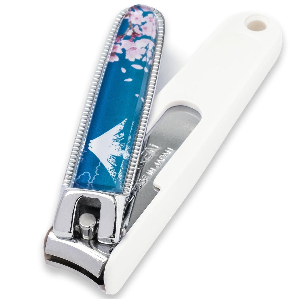 Wablade nail clippers curved-edge close-up for precise trimming.