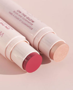 Wander Beauty On-the-Glow blush-illuminator Nude Glow swatches for subtle radiance and balanced glow.