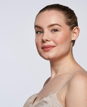 Wander Beauty On-the-Glow creamy-color blends into a dewy highlight on skin