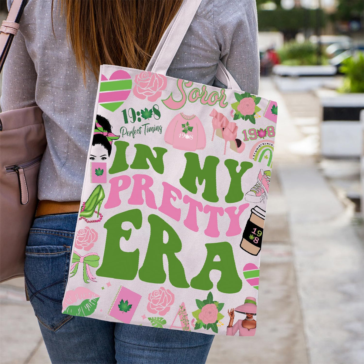 WCGXKO tote ready for travel and on-the-go organization in Pretty Era colors.