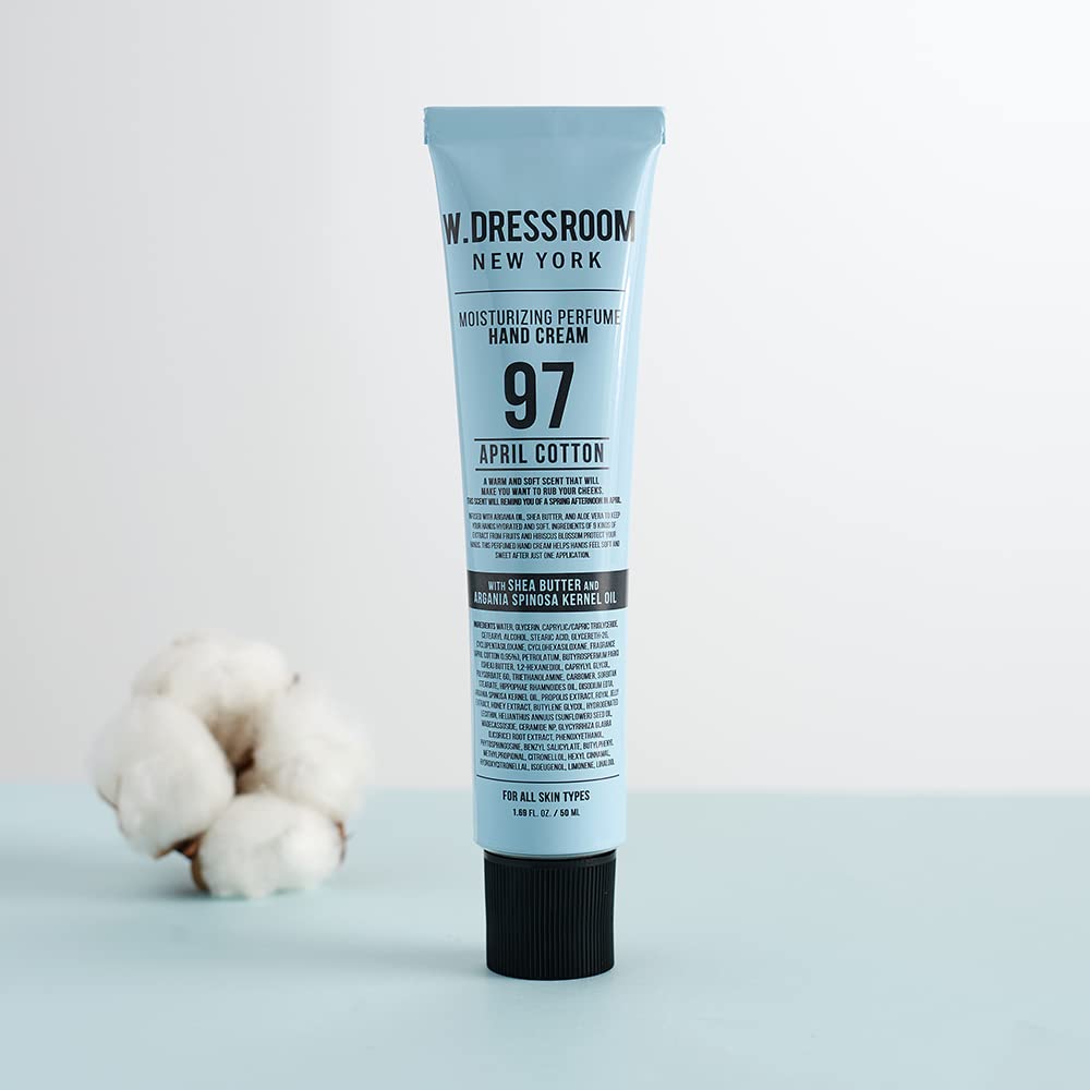 W.Dressroom April Cotton tube in hand offering lightweight hydration
