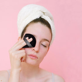 WebbyBear velour-sponge texture delivers smooth foundation pickup