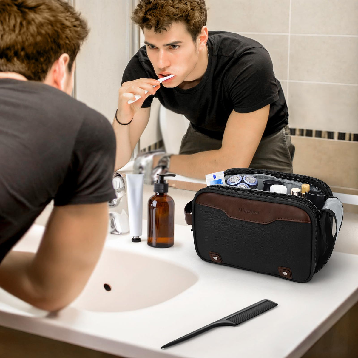 Wedama waterproof 600D Oxford fabric withstands bathroom splashes and spills.