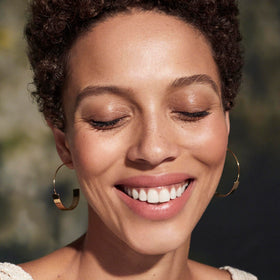 Organic Corn Starch helps absorb oil and prevent creasing.
