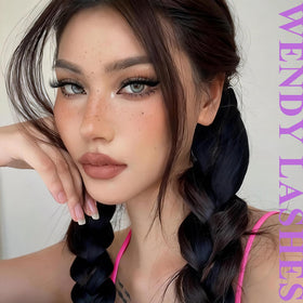 Wendy Lashes bottom lashes provide balanced eye framing.