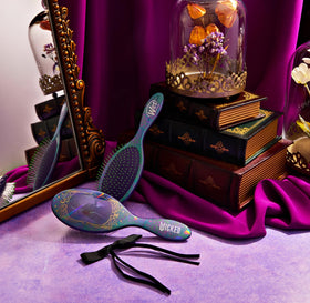 Wet Brush Elphaba Kit packaging highlighting the 1 brush and 1 bow setup.
