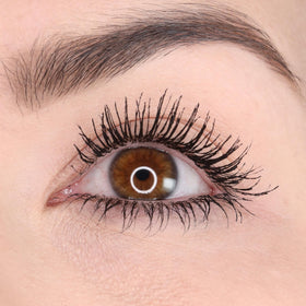 Whats Up Nails Watch Me! hybrid brush close-up shows volume-building design.