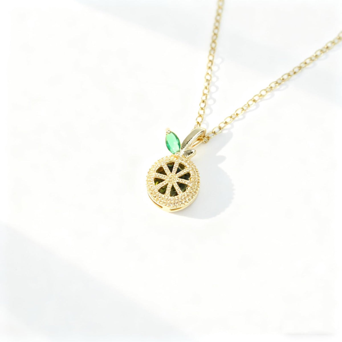 WIDEAL Lemon hair claw clip secures hair with cheerful motif.