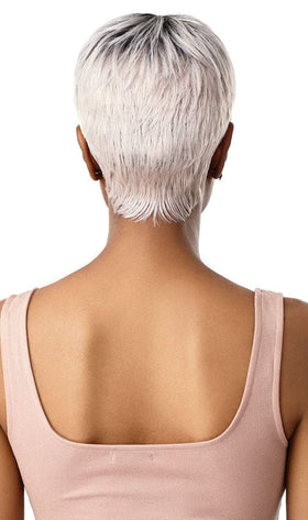 WIGPOP Outre Full Wig Nola uses heat-safe fiber up to 400°F.
